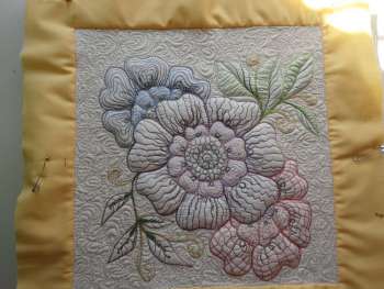 FREE MOTION QUILTING WITH SANDRA - Fun with Flowers
