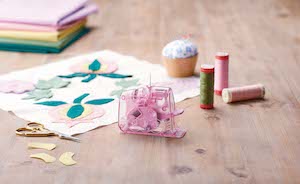 Clover Desk Needle Threader